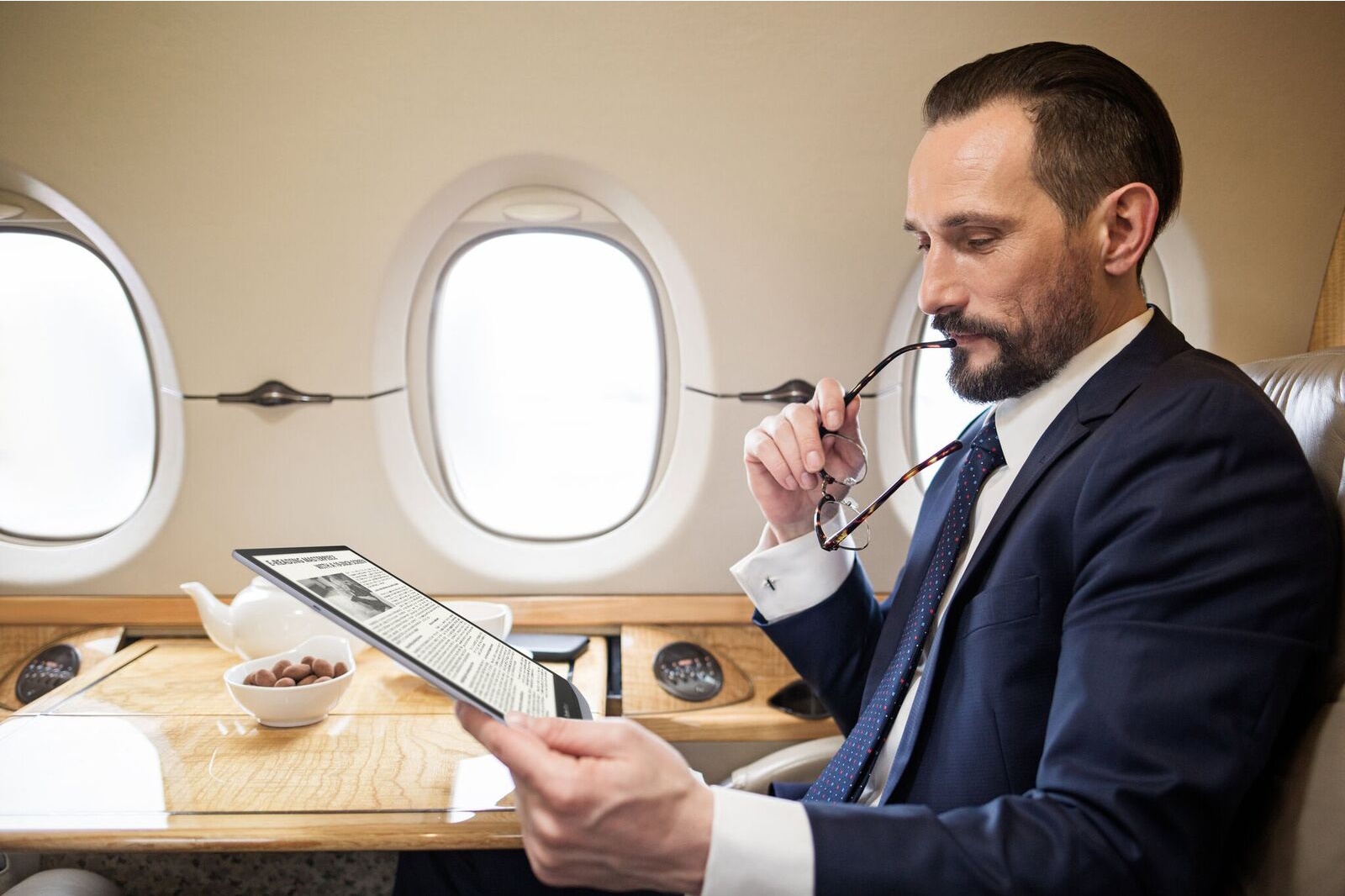 POCKETBOOK LANCIA INKPAD X Grande schermo in 300 grammi: migliora la leggibilità 